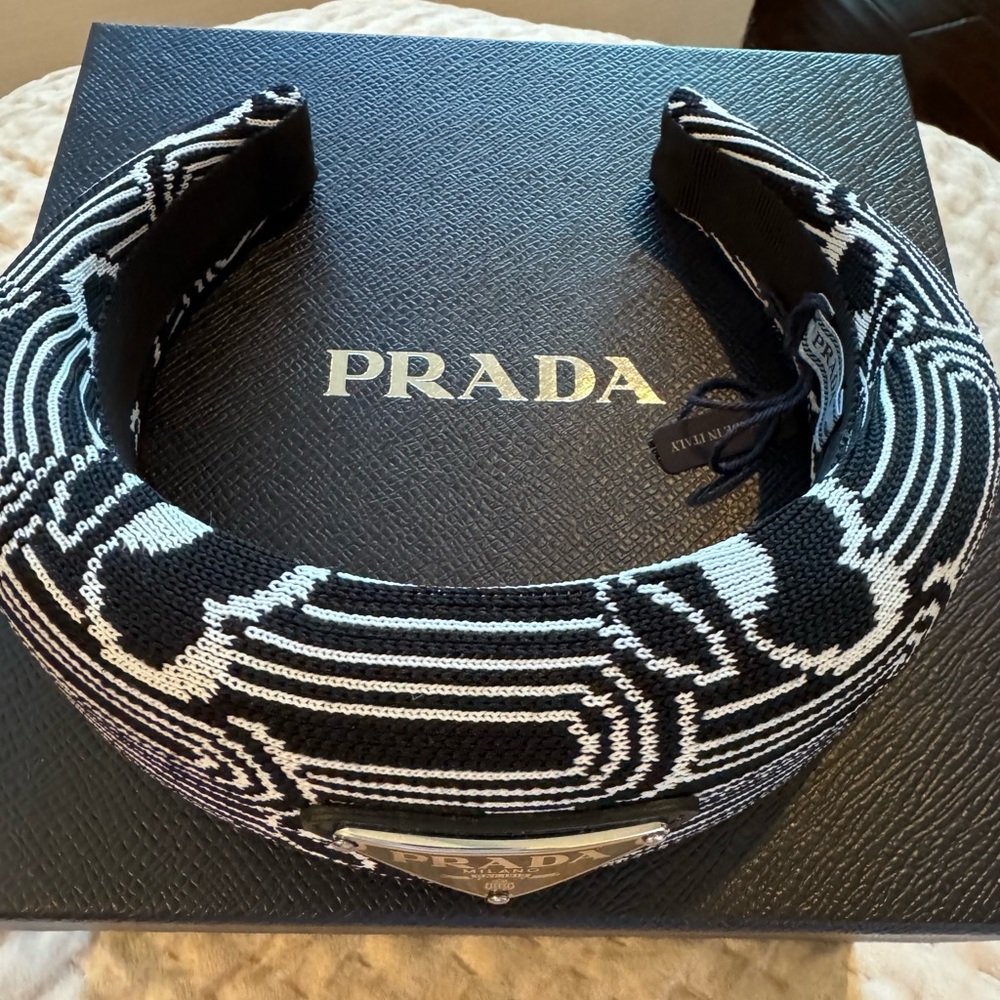 Prada Maglia Jacquard Nero & Blanco padded headband🖤add Italian sophistication 🖤 - Picture 2 of 15